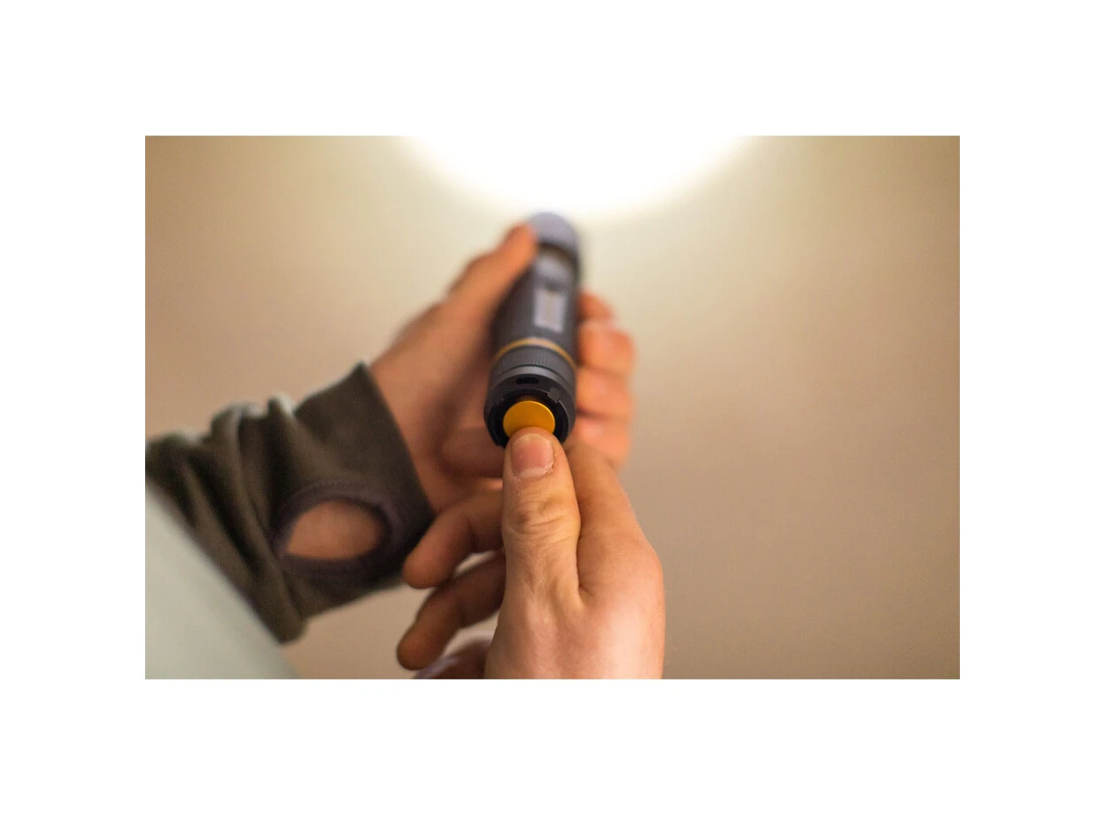 FATMAX Zaklamp 350LM 4 FATMAX Zaklamp 350LM - Afbeelding 4